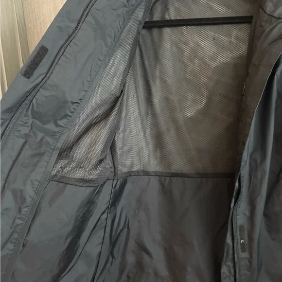 Columbia Women’s Size Small Rain Jacket - Picture 6 of 10